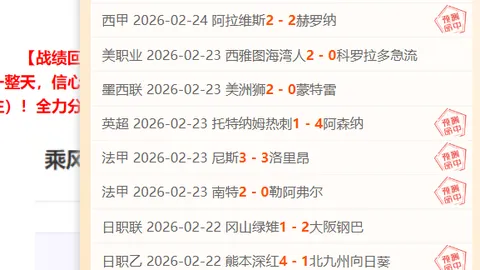 吴艳妮校园排球赛场上得分瞬间，笑容灿烂如花